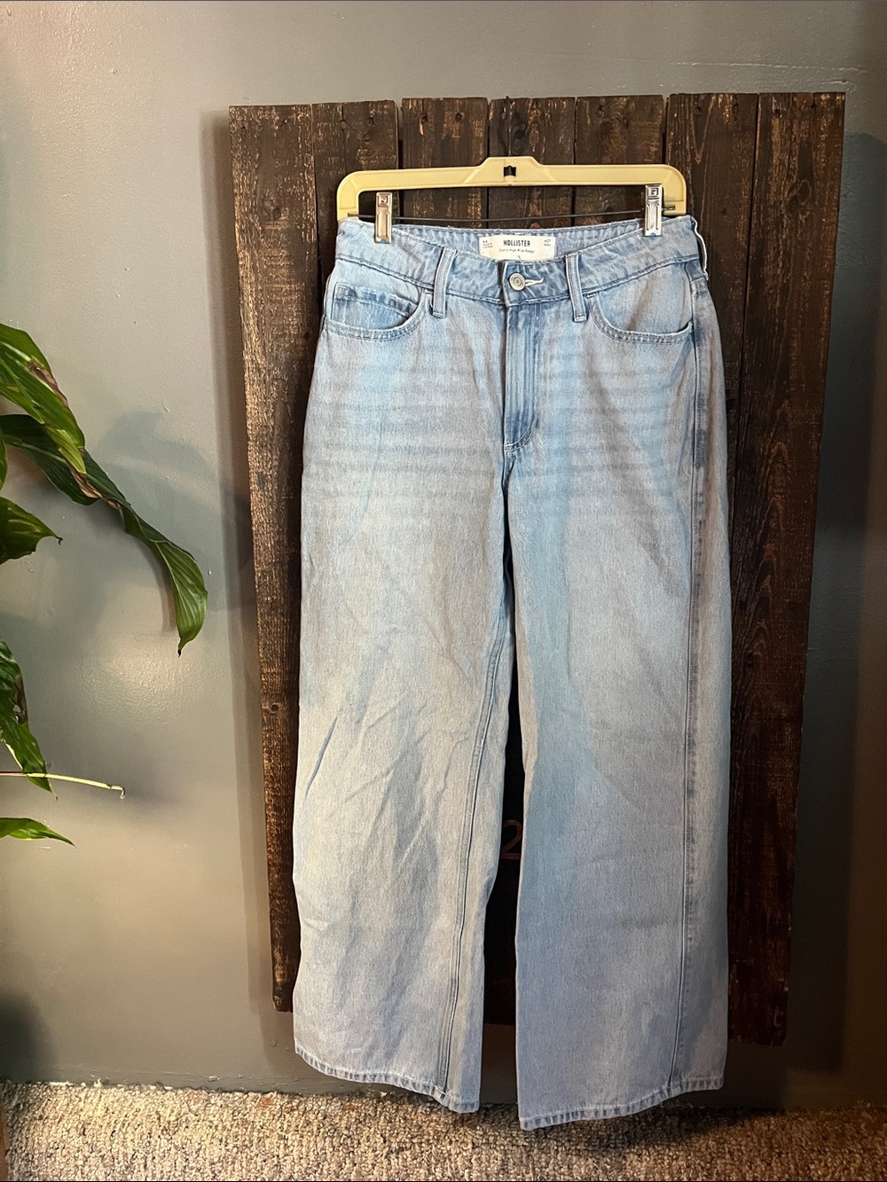Hollister Light Wash Wide-Leg Women's Jeans